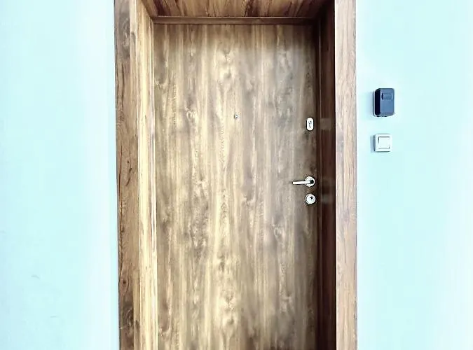 Dmowskiego 19c - Self Check-in 20h *